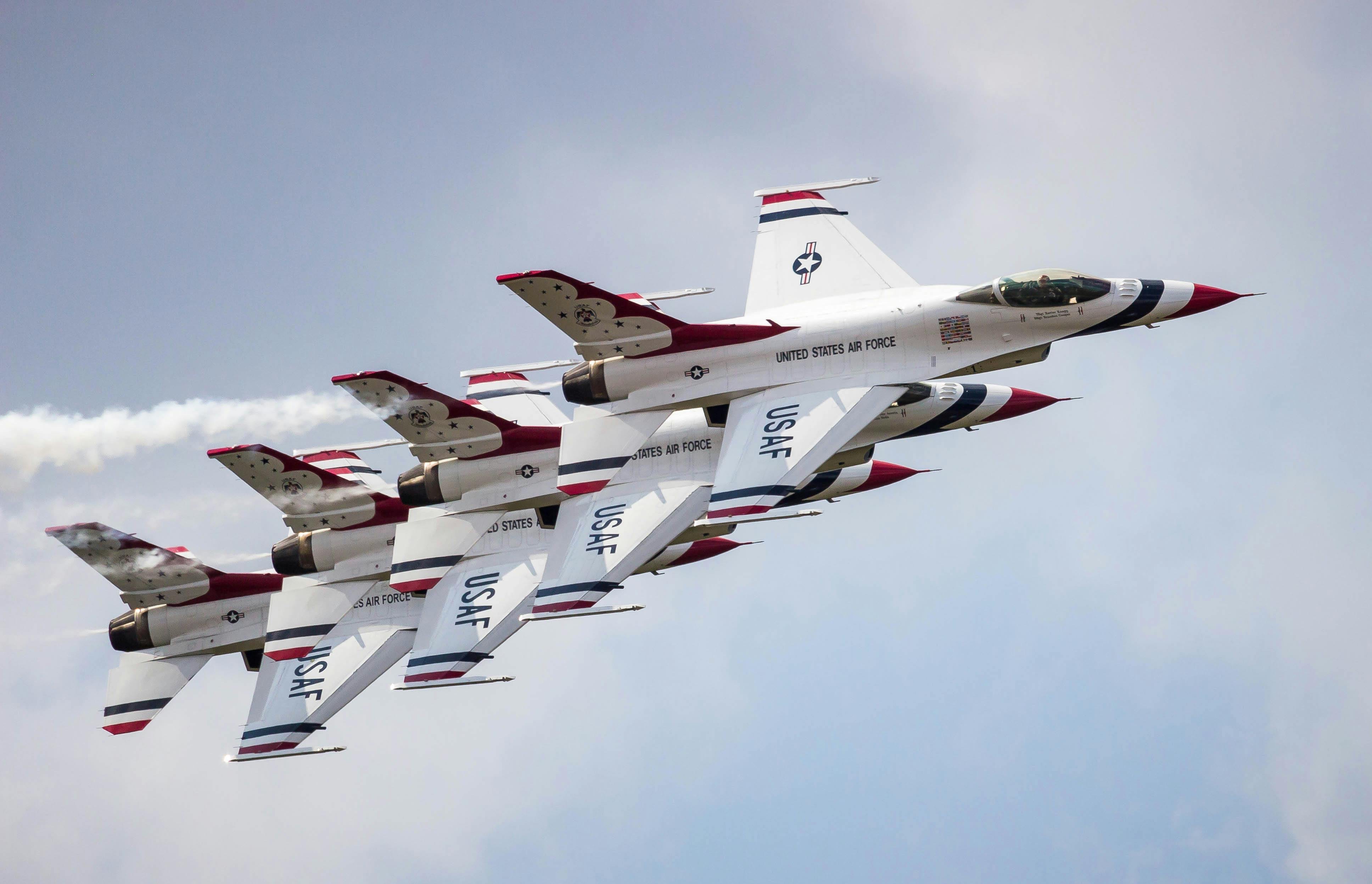 USAF Thunderbirds formation